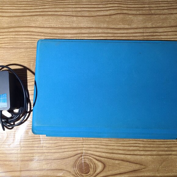 Microsoft Surface Tablet with keyboard (AS IS) - Picture 5 of 7